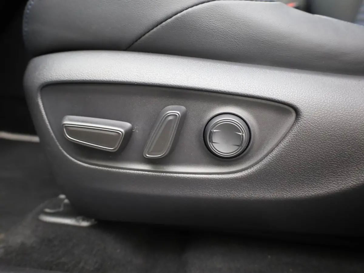 2.5 Hybrid Bi-Tone | NL Auto | Panodak | Elek. Stoelen | 360 Camera | Apple Carplay/ Android | Bi-Tone | Prijs Rijklaar !!