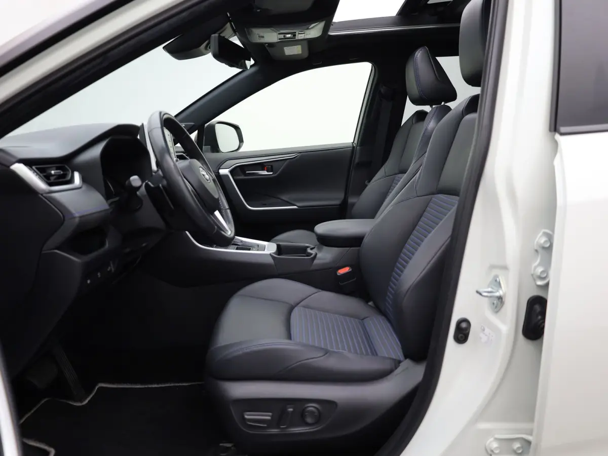 2.5 Hybrid Bi-Tone | NL Auto | Panodak | Elek. Stoelen | 360 Camera | Apple Carplay/ Android | Bi-Tone | Prijs Rijklaar !!