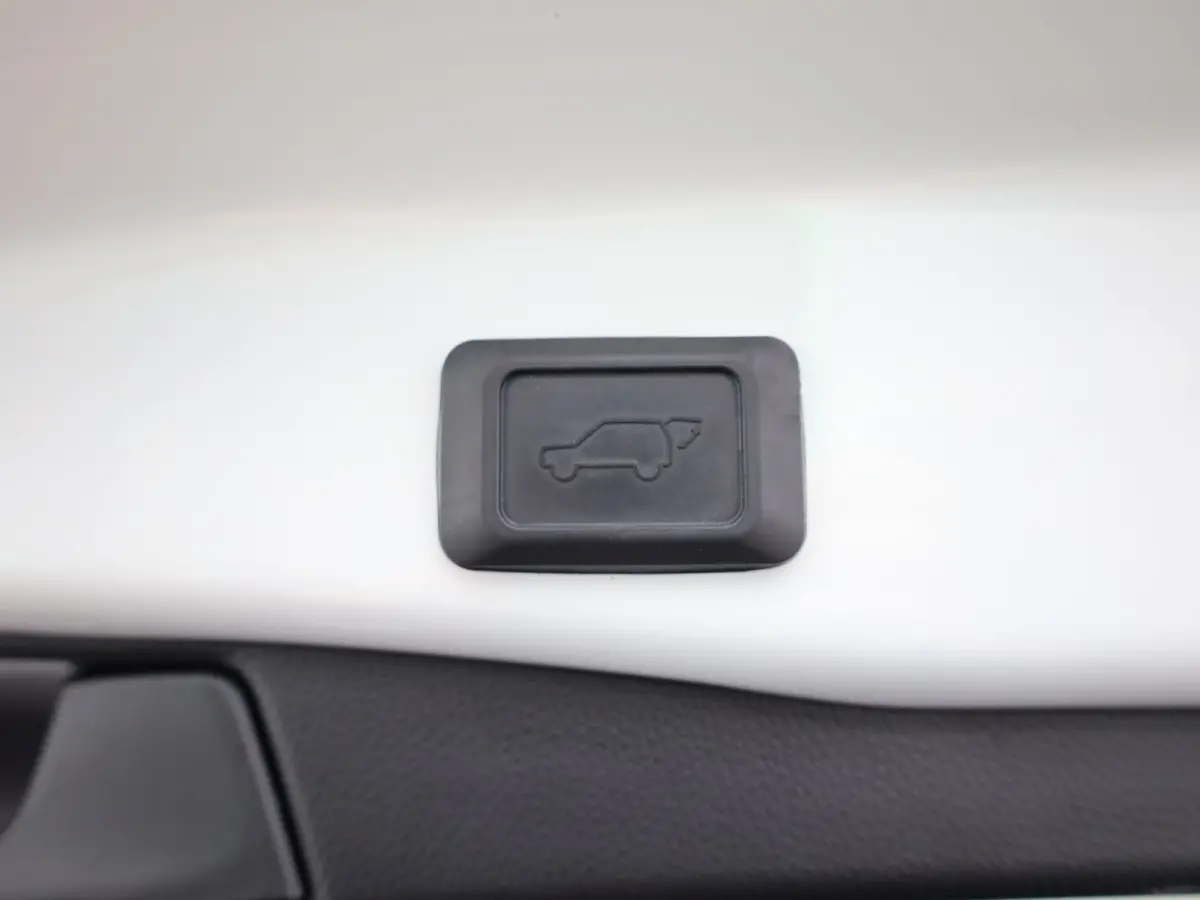 2.5 Hybrid Bi-Tone | NL Auto | Panodak | Elek. Stoelen | 360 Camera | Apple Carplay/ Android | Bi-Tone | Prijs Rijklaar !!