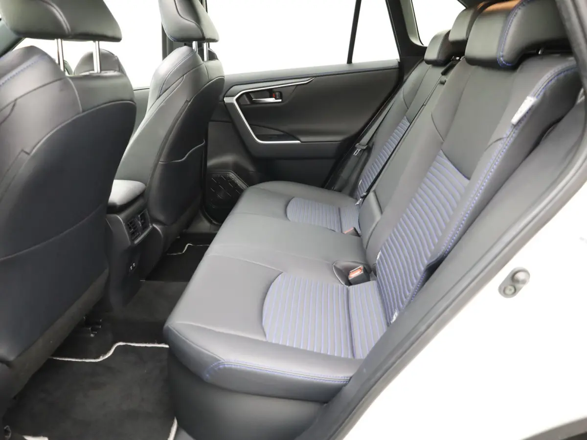 2.5 Hybrid Bi-Tone | NL Auto | Panodak | Elek. Stoelen | 360 Camera | Apple Carplay/ Android | Bi-Tone | Prijs Rijklaar !!