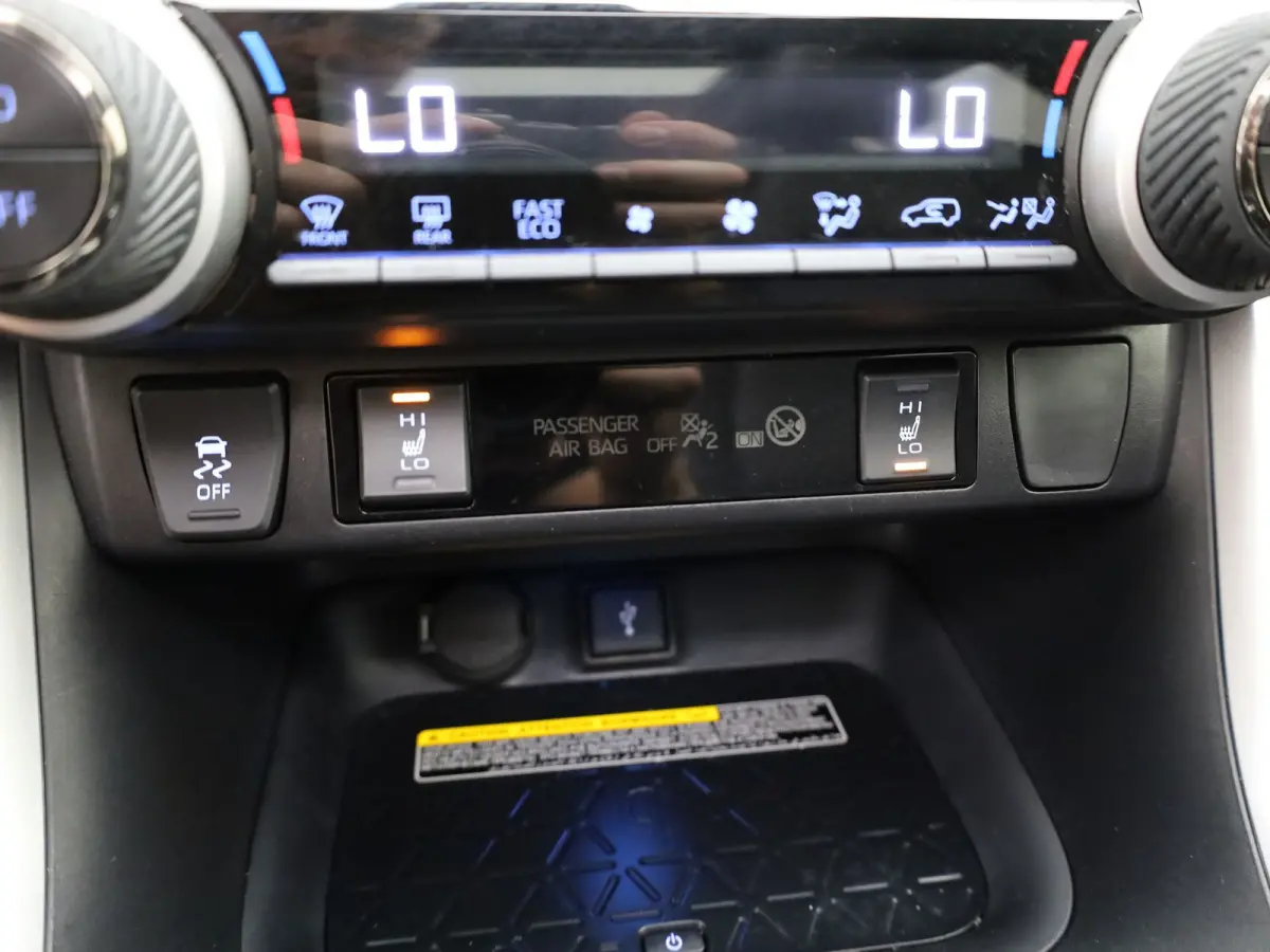 2.5 Hybrid Bi-Tone | NL Auto | Panodak | Elek. Stoelen | 360 Camera | Apple Carplay/ Android | Bi-Tone | Prijs Rijklaar !!