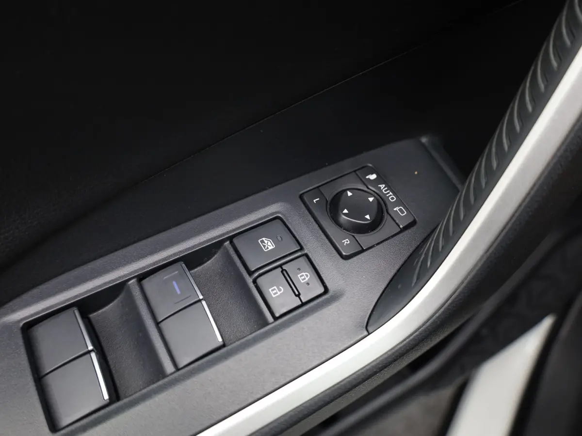 2.5 Hybrid Bi-Tone | NL Auto | Panodak | Elek. Stoelen | 360 Camera | Apple Carplay/ Android | Bi-Tone | Prijs Rijklaar !!