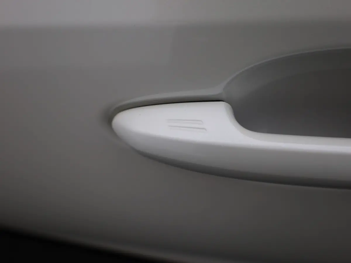 2.5 Hybrid Bi-Tone | NL Auto | Panodak | Elek. Stoelen | 360 Camera | Apple Carplay/ Android | Bi-Tone | Prijs Rijklaar !!