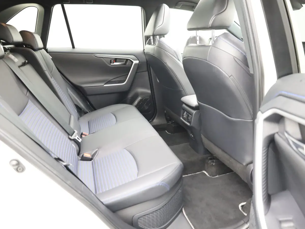 2.5 Hybrid Bi-Tone | NL Auto | Panodak | Elek. Stoelen | 360 Camera | Apple Carplay/ Android | Bi-Tone | Prijs Rijklaar !!
