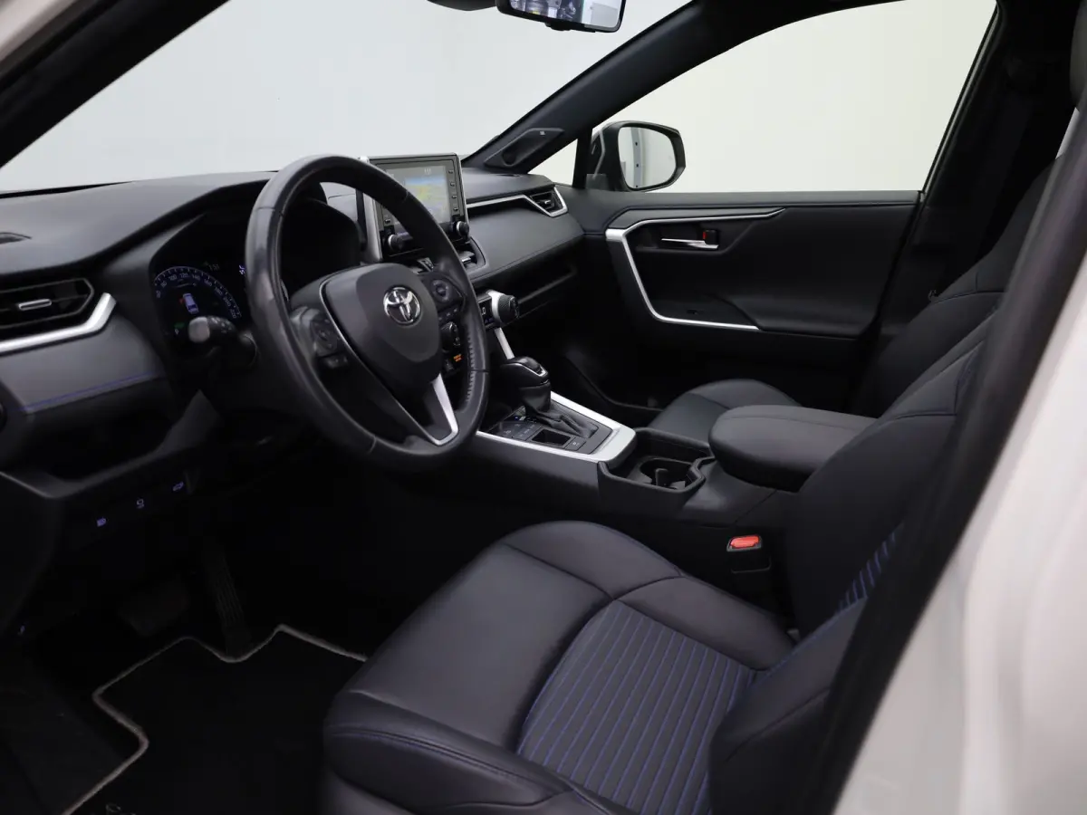 2.5 Hybrid Bi-Tone | NL Auto | Panodak | Elek. Stoelen | 360 Camera | Apple Carplay/ Android | Bi-Tone | Prijs Rijklaar !!