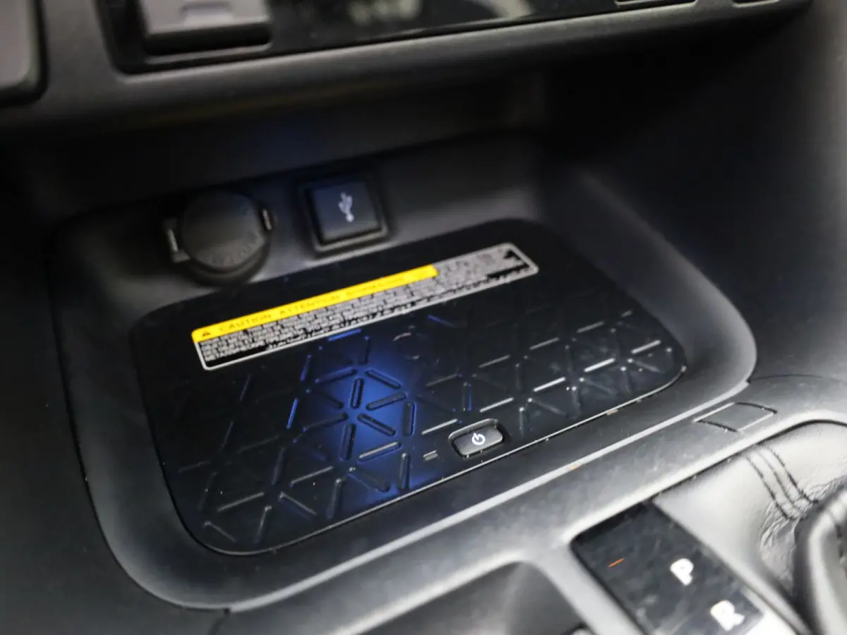2.5 Hybrid Bi-Tone | NL Auto | Panodak | Elek. Stoelen | 360 Camera | Apple Carplay/ Android | Bi-Tone | Prijs Rijklaar !!