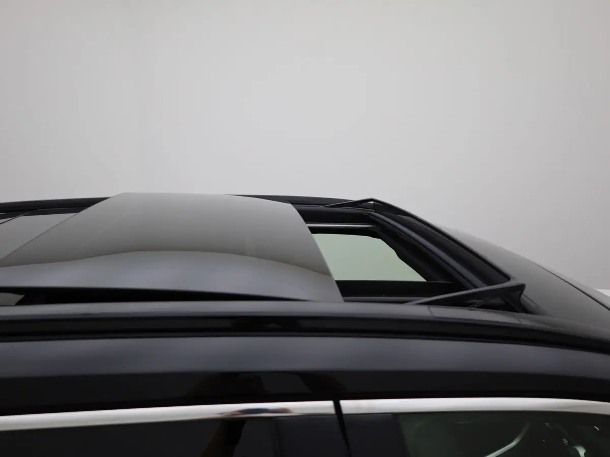 2.5 Hybrid Bi-Tone | NL Auto | Panodak | Elek. Stoelen | 360 Camera | Apple Carplay/ Android | Bi-Tone | Prijs Rijklaar !!