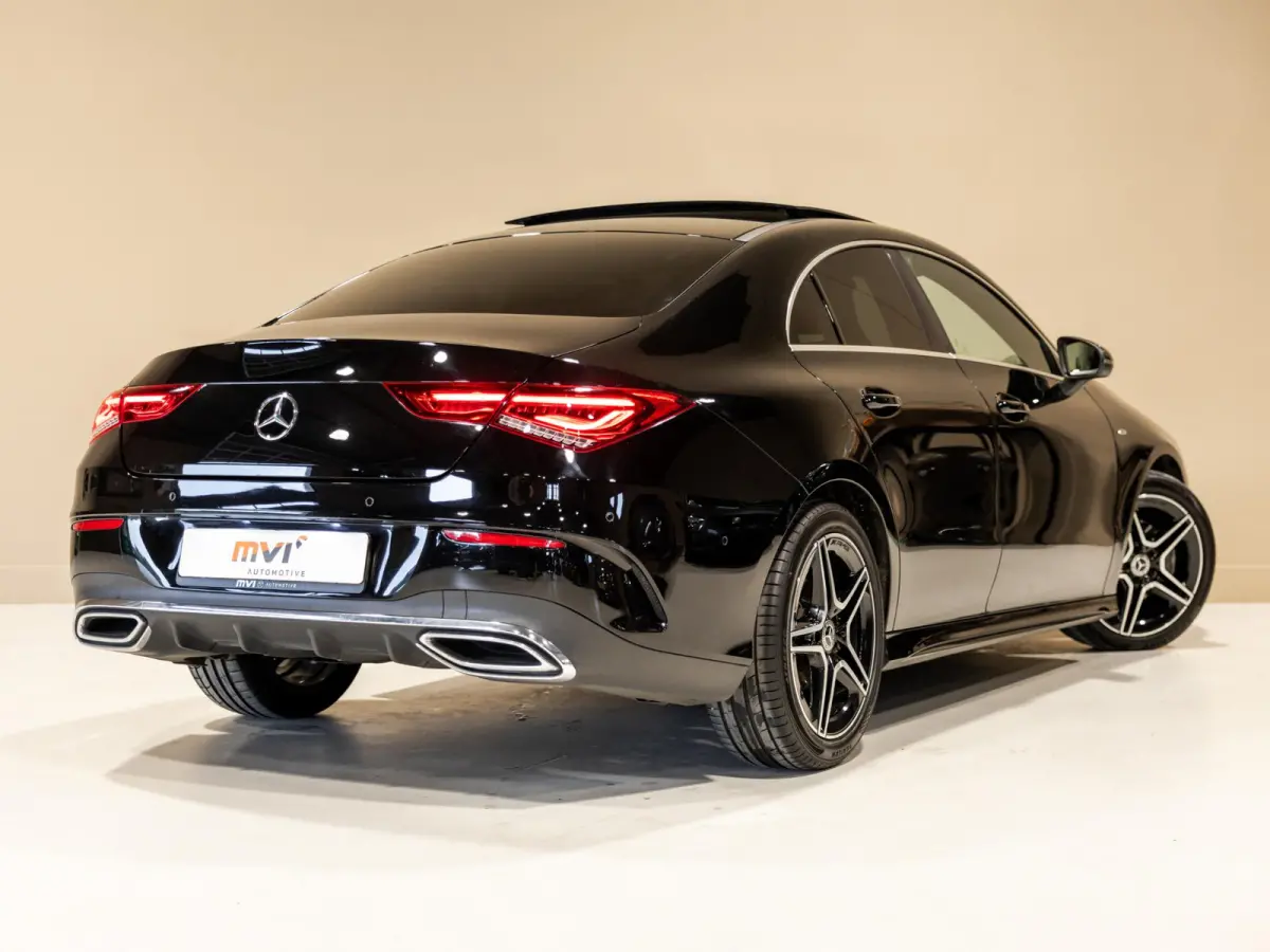180 AMG Line Premium Plus / 136pk / Panorama dak / Stoelverwarming / Leder /