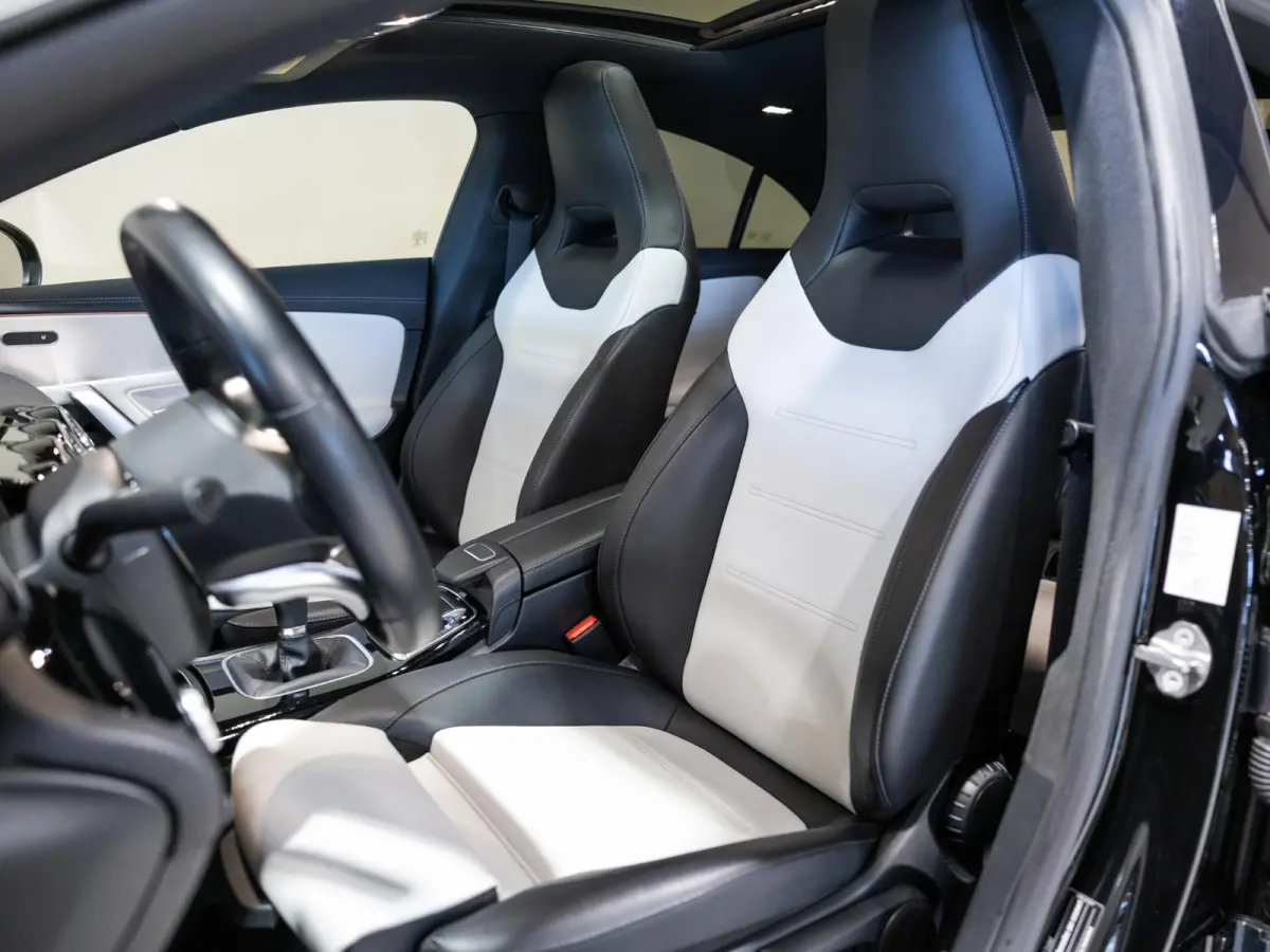 180 AMG Line Premium Plus / 136pk / Panorama dak / Stoelverwarming / Leder /