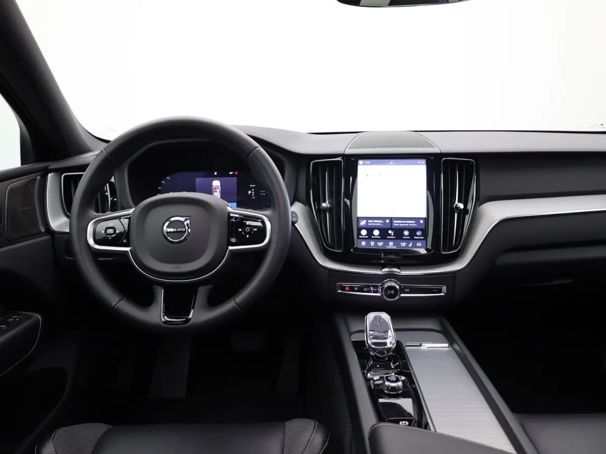 2.0 T6 Plug-in hybrid AWD Plus Dark | Panodak | Trekhaak | Elk. A-klep | Apple Carplay / Adroid | Memory Seats | Harman Kardon | Prijs Rijklaar !!