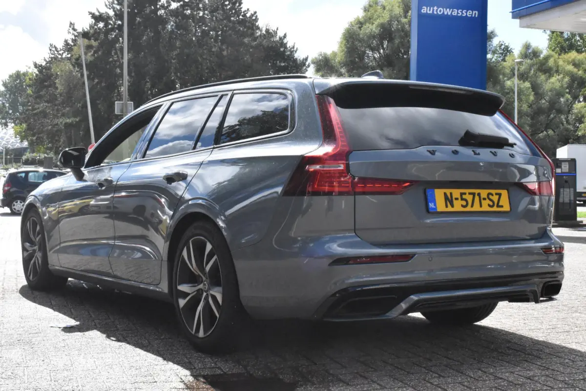 2.0 B3 R-Design 1e Eigenaar | Schuifdak | Carplay Navigatie | Stoel & Stuurverwarming | 12 mnd BOVAG Garantie | Whatsapp 06-53188999