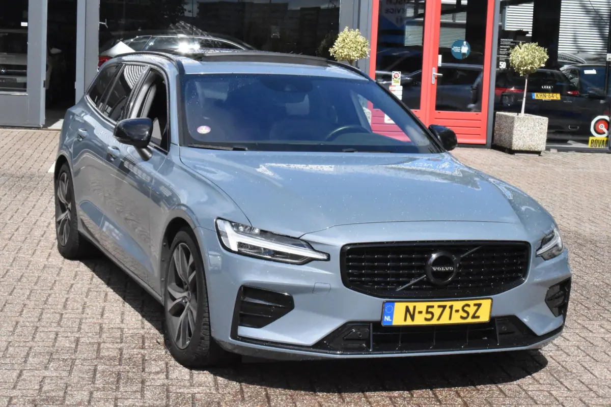 2.0 B3 R-Design 1e Eigenaar | Schuifdak | Carplay Navigatie | Stoel & Stuurverwarming | 12 mnd BOVAG Garantie | Whatsapp 06-53188999