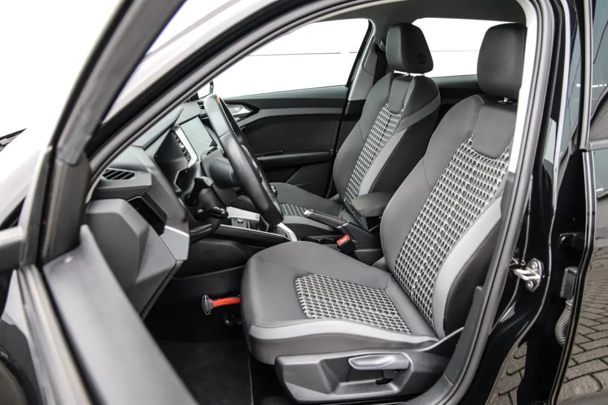 25 TFSI 95pk Pro Line | 17" Velgen | Sportstoelen