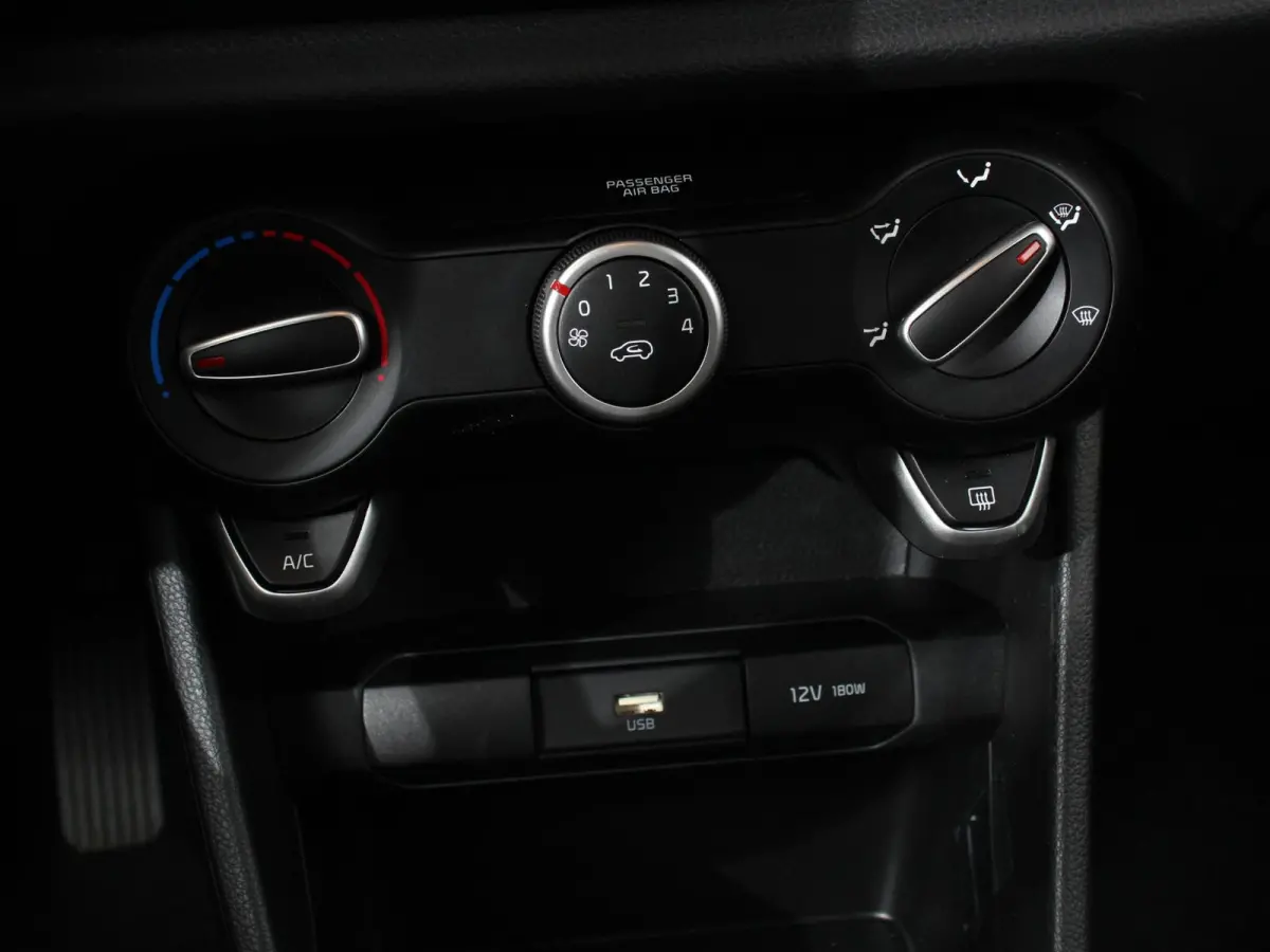 1.0 DPi Automaat DynamicLine DEMO ! Navigatie Apple Carplay / Android Auto Airco Camera DAB Stoelverwarming Extra Getint glas Lichtmetalen velgen Cruise Control Bluetooth