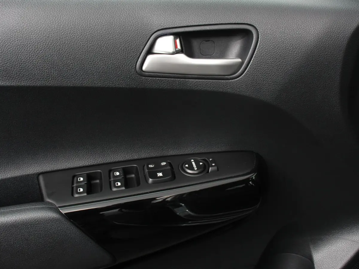 1.0 DPi Automaat DynamicLine DEMO ! Navigatie Apple Carplay / Android Auto Airco Camera DAB Stoelverwarming Extra Getint glas Lichtmetalen velgen Cruise Control Bluetooth