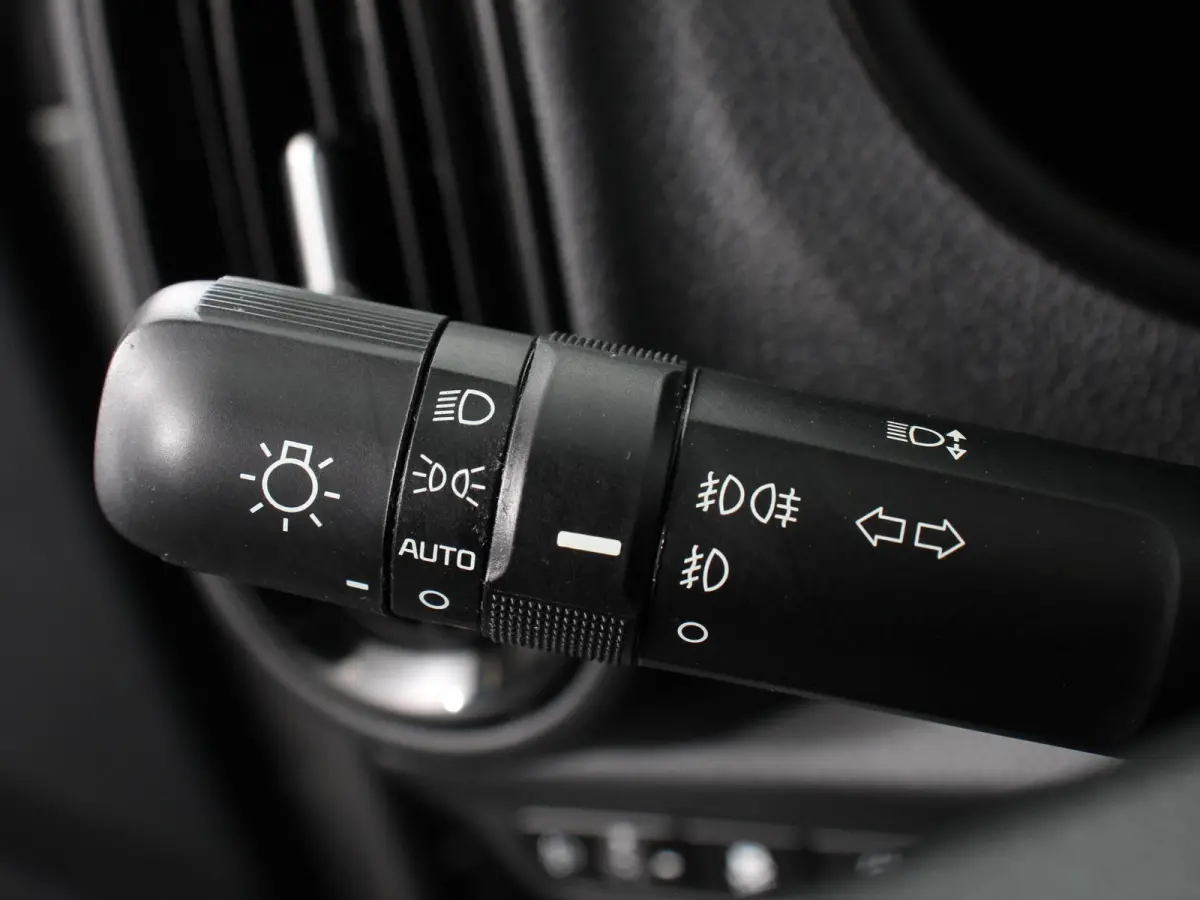 1.0 DPi Automaat DynamicLine DEMO ! Navigatie Apple Carplay / Android Auto Airco Camera DAB Stoelverwarming Extra Getint glas Lichtmetalen velgen Cruise Control Bluetooth