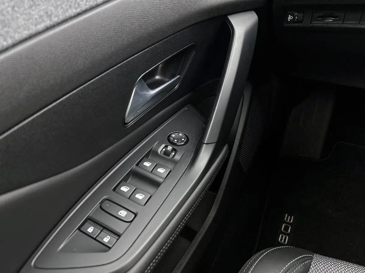 Allure Hybrid 145pk Automaat | Navigatie | Achteruitrijcamera | Climate Control | Adaptieve Cruise Control | Keyless | Led koplampen | Draadloze Apple Carplay / Android auto | Draadloze tele