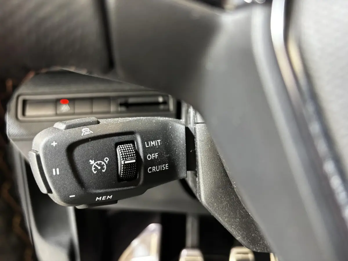 1.2 PureTech GT | Panoramadak | Navigatie | Trekhaak | Achteruitrijcamera |