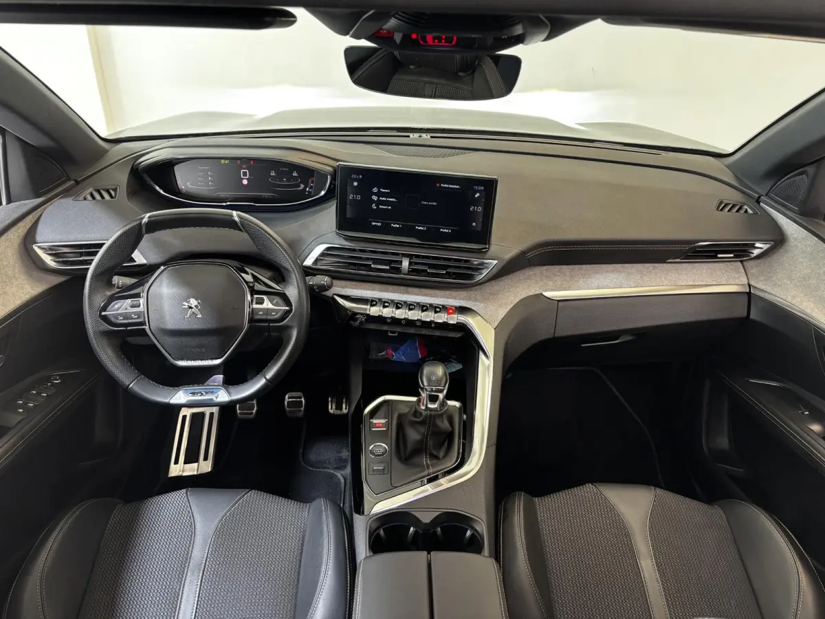 1.2 PureTech GT | Panoramadak | Navigatie | Trekhaak | Achteruitrijcamera |
