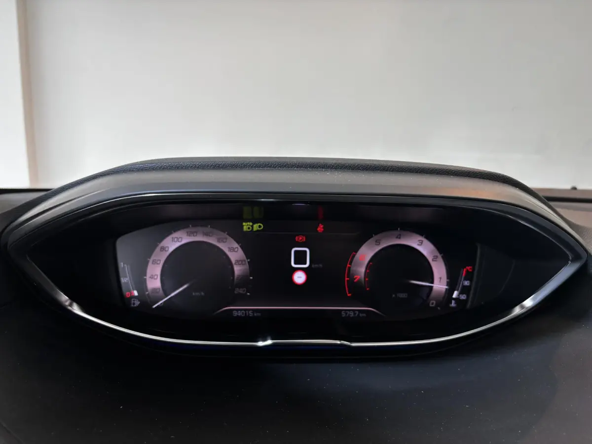 1.2 PureTech GT | Panoramadak | Navigatie | Trekhaak | Achteruitrijcamera |