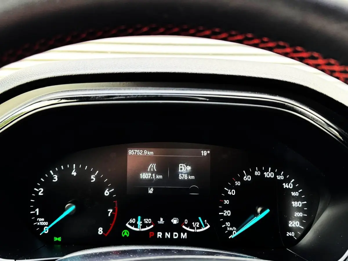 1.0 EcoBoost Hybrid ST Line/stuurver/stoelver