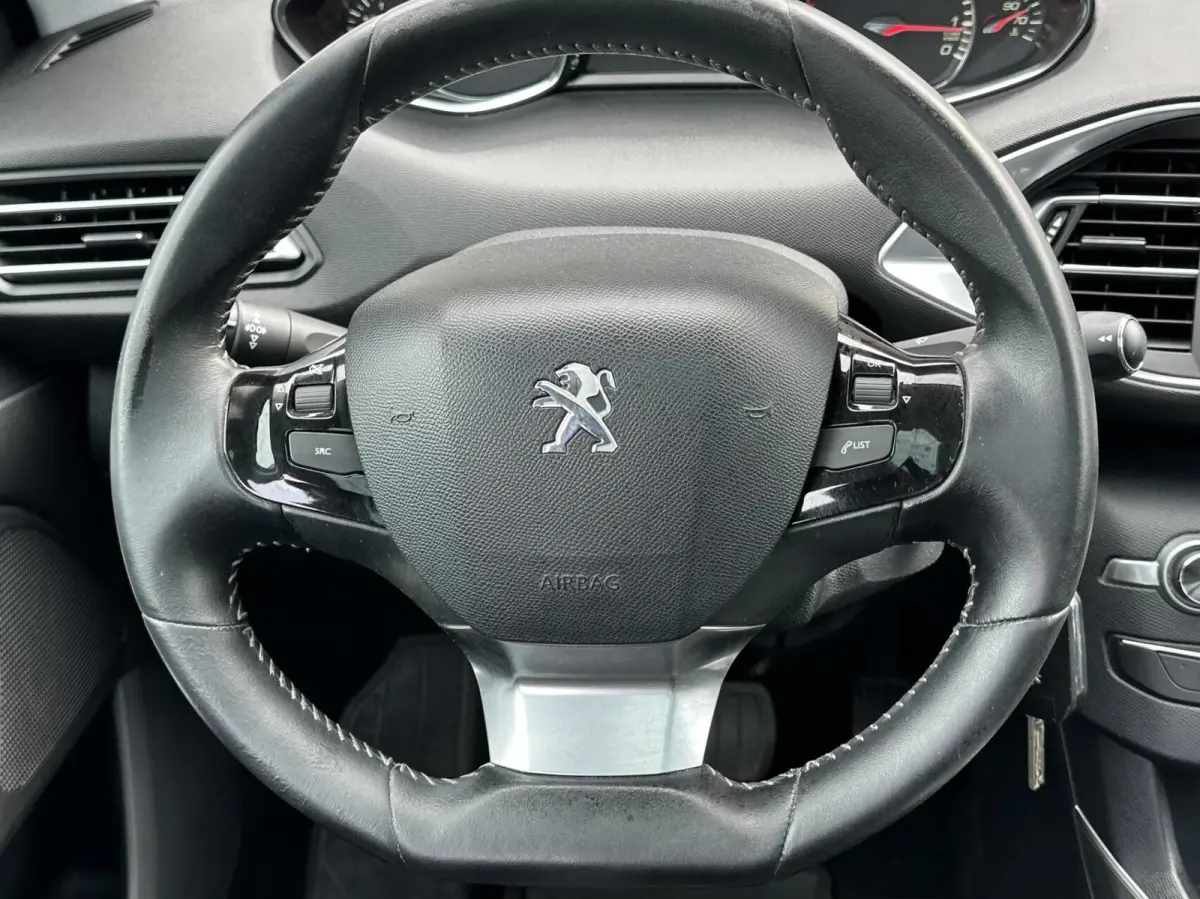 1.2i Automaat 130pk Panoramadak PDC LED Cruise Trekhaak