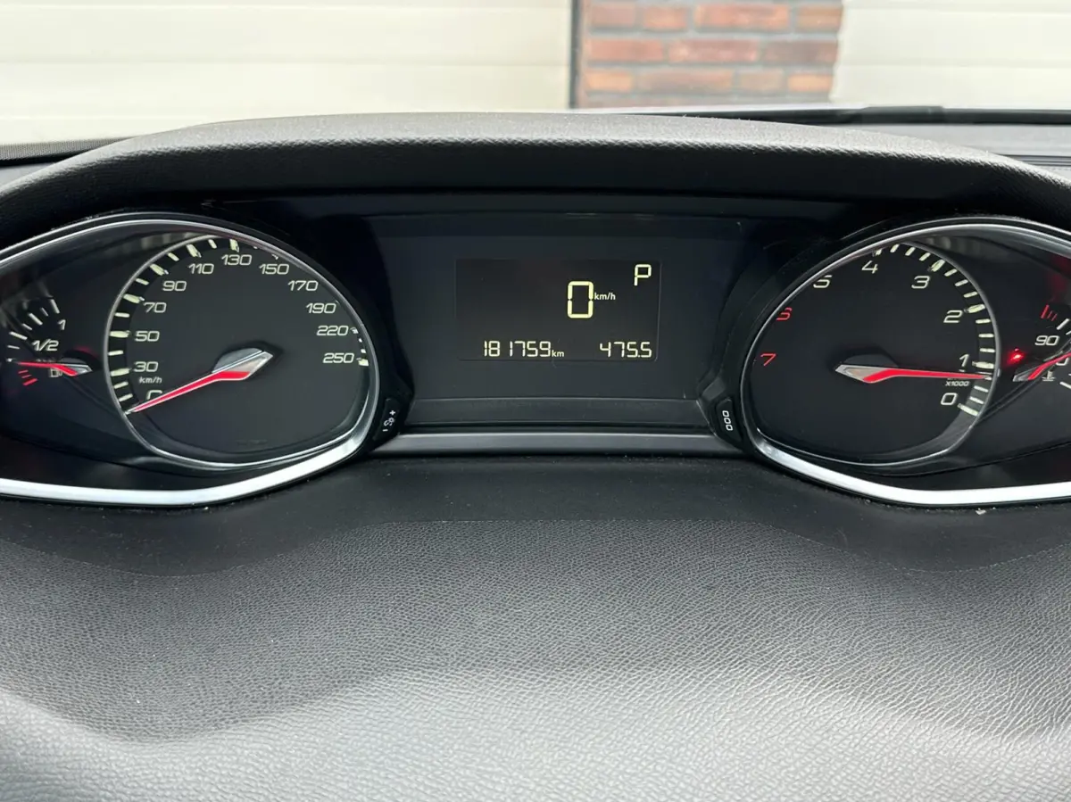 1.2i Automaat 130pk Panoramadak PDC LED Cruise Trekhaak