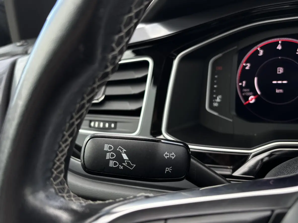 1.0 TSI Highline Business R acc pdc apple carplay