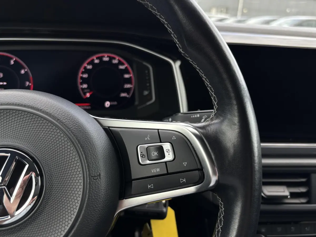 1.0 TSI Highline Business R acc pdc apple carplay