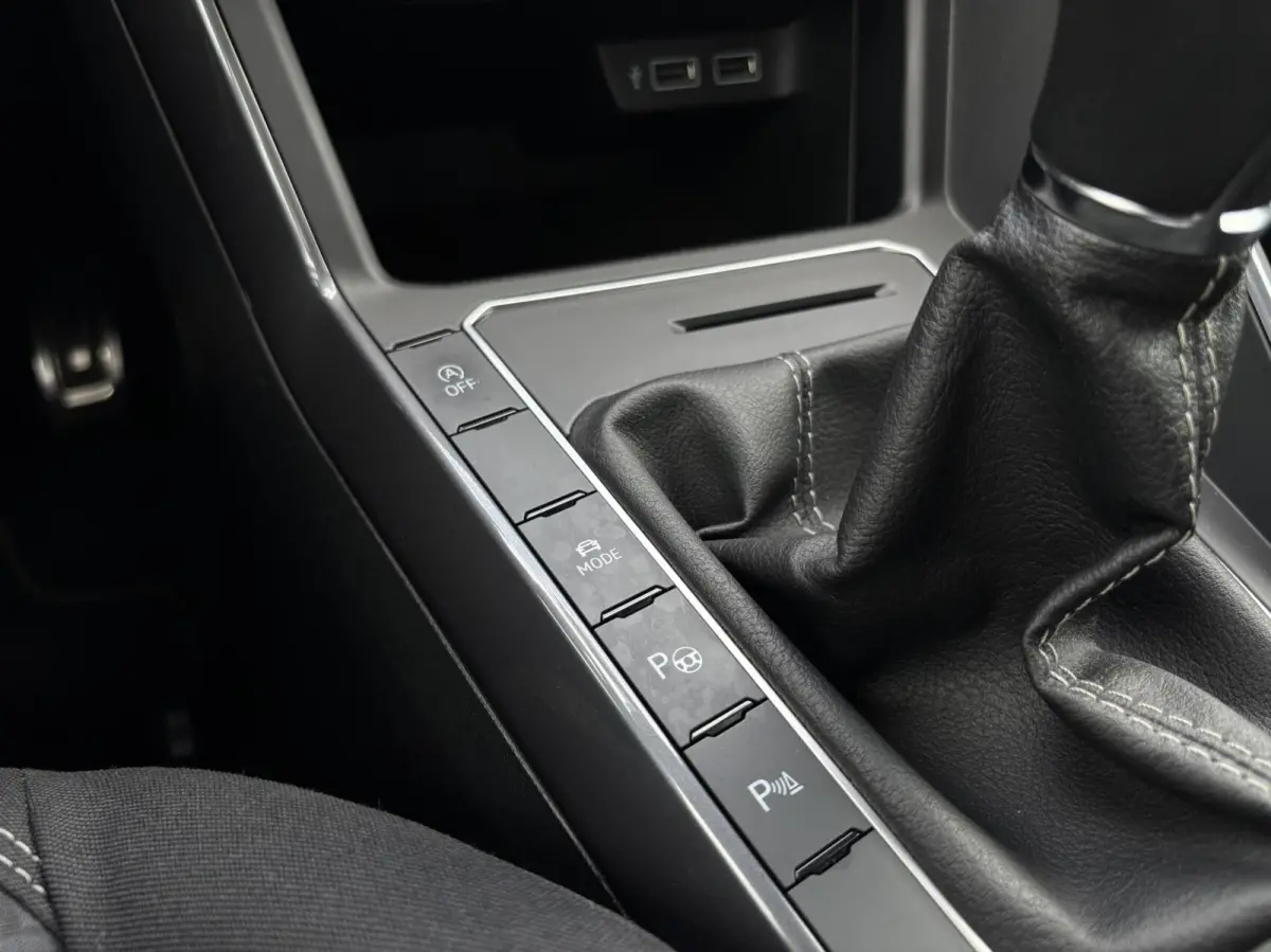 1.0 TSI Highline Business R acc pdc apple carplay