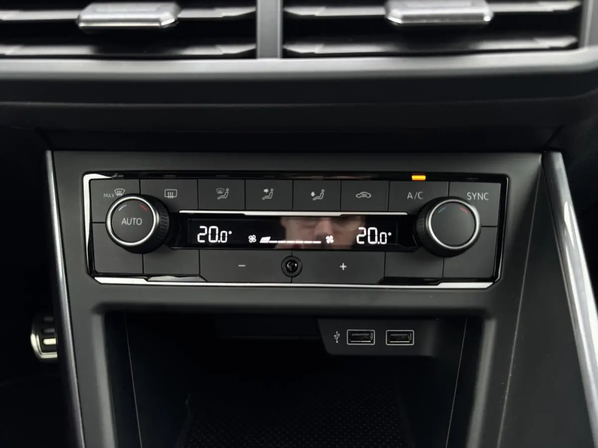 1.0 TSI Highline Business R acc pdc apple carplay