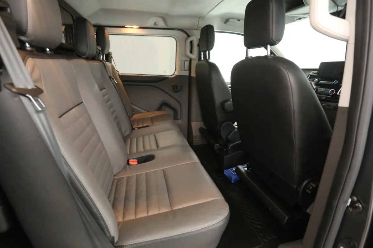 2.0 TDCI L2H1 Limited 170PK | Dubbele Cabine | Automaat | Airco | Camera | Cruise | 2xSchuifdeur | Trekhaak | Carplay | Parkeersens.