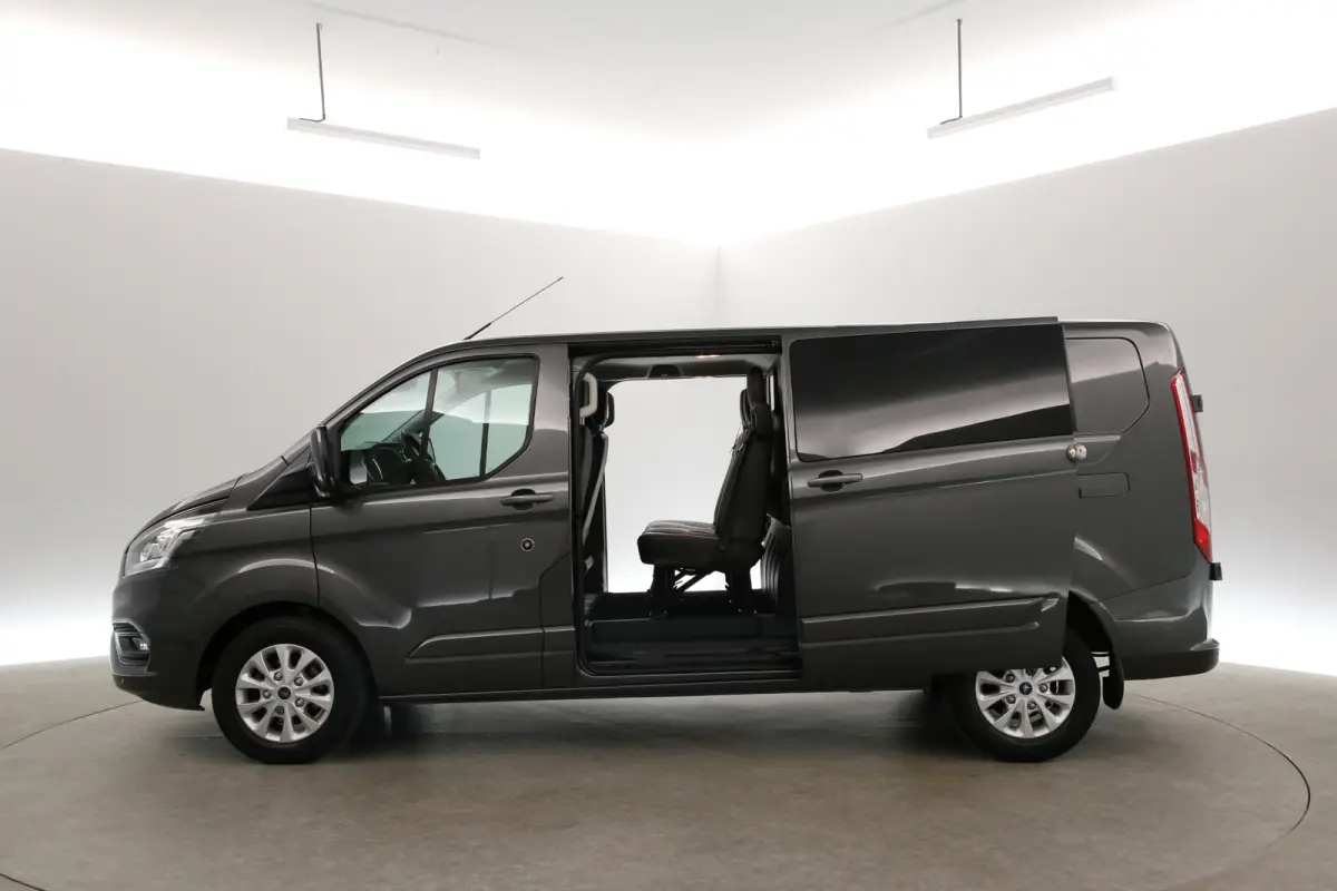 2.0 TDCI L2H1 Limited 170PK | Dubbele Cabine | Automaat | Airco | Camera | Cruise | 2xSchuifdeur | Trekhaak | Carplay | Parkeersens.