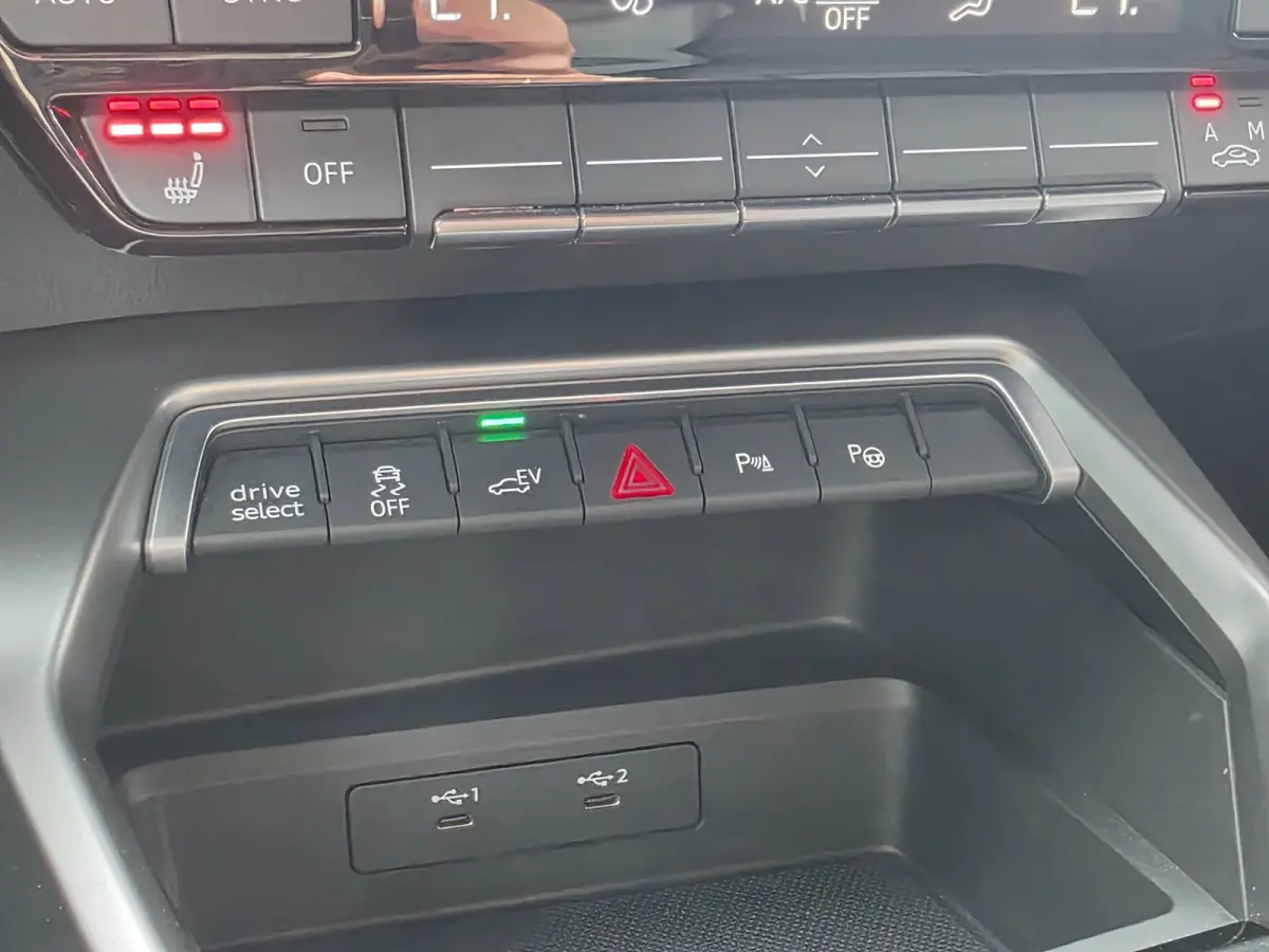 40 e-tron TFSIe Pro Line plus | LEDER | BLACK OPTIEK | DIGITAL COCKPIT | STOELVERWARMING | CAMERA