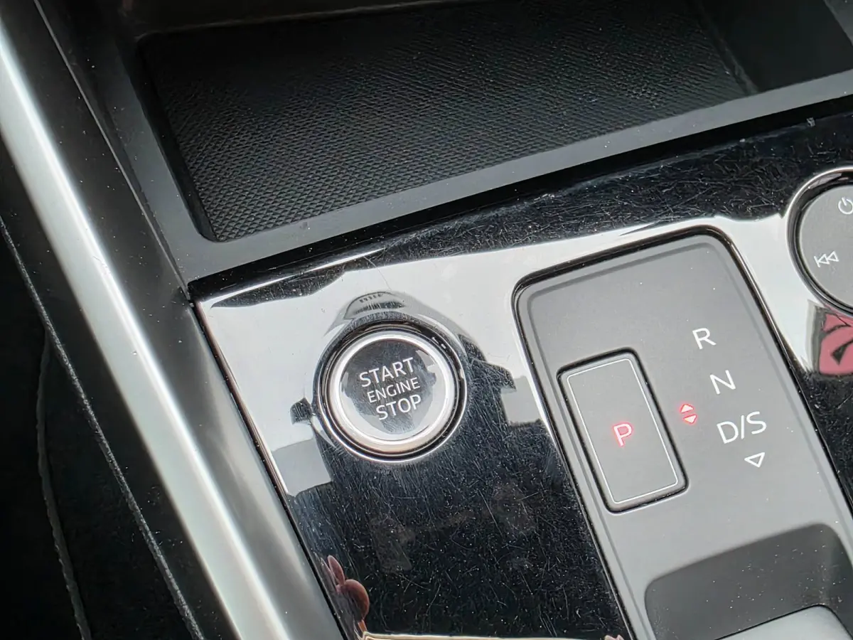 40 e-tron TFSIe Pro Line plus | LEDER | BLACK OPTIEK | DIGITAL COCKPIT | STOELVERWARMING | CAMERA
