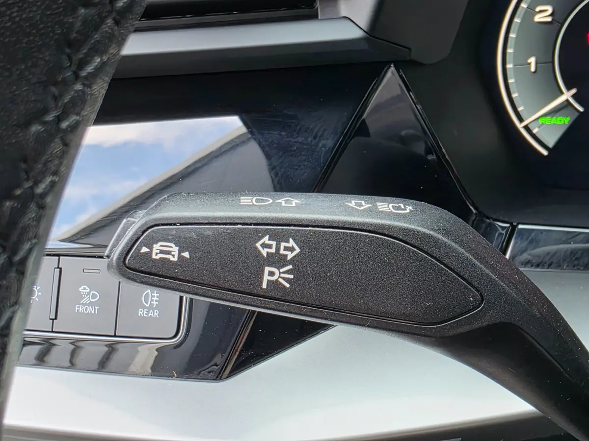 40 e-tron TFSIe Pro Line plus | LEDER | BLACK OPTIEK | DIGITAL COCKPIT | STOELVERWARMING | CAMERA