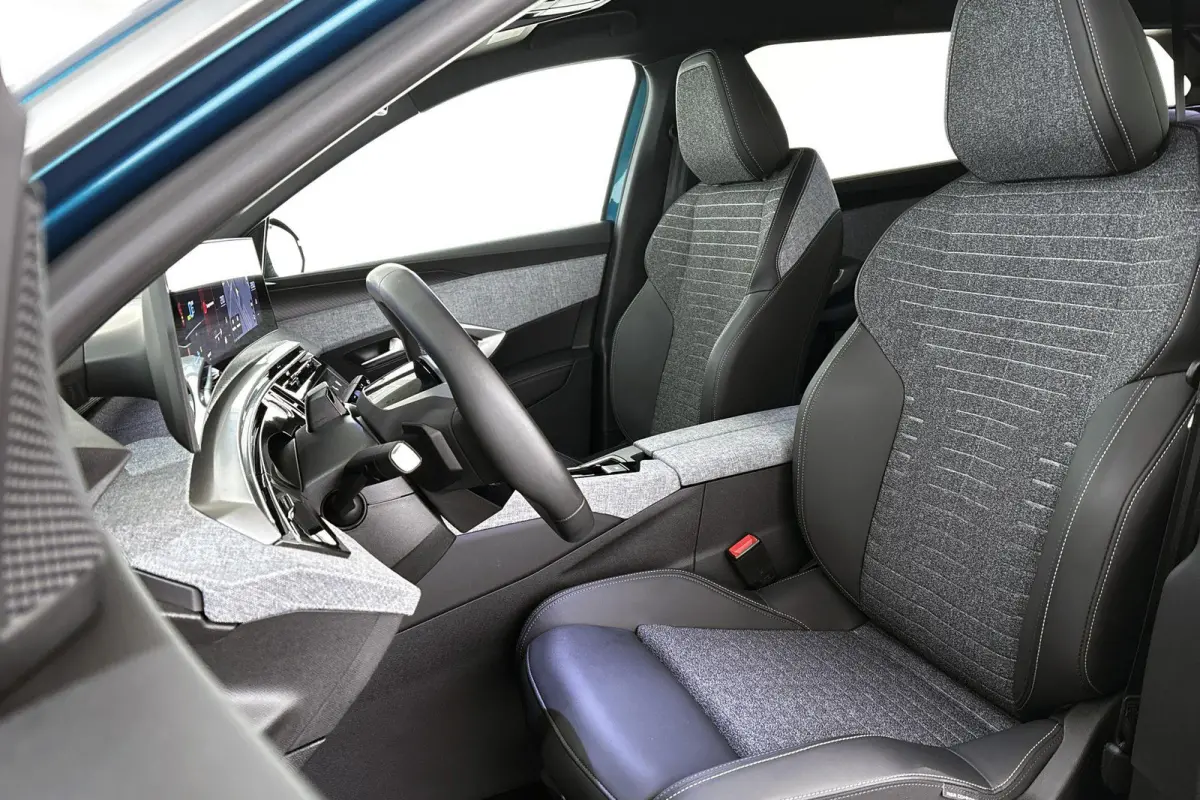 1.6 Plug-in Hybrid 195 Allure 7p Stoelverwarming 360-Camera Keyless 19"