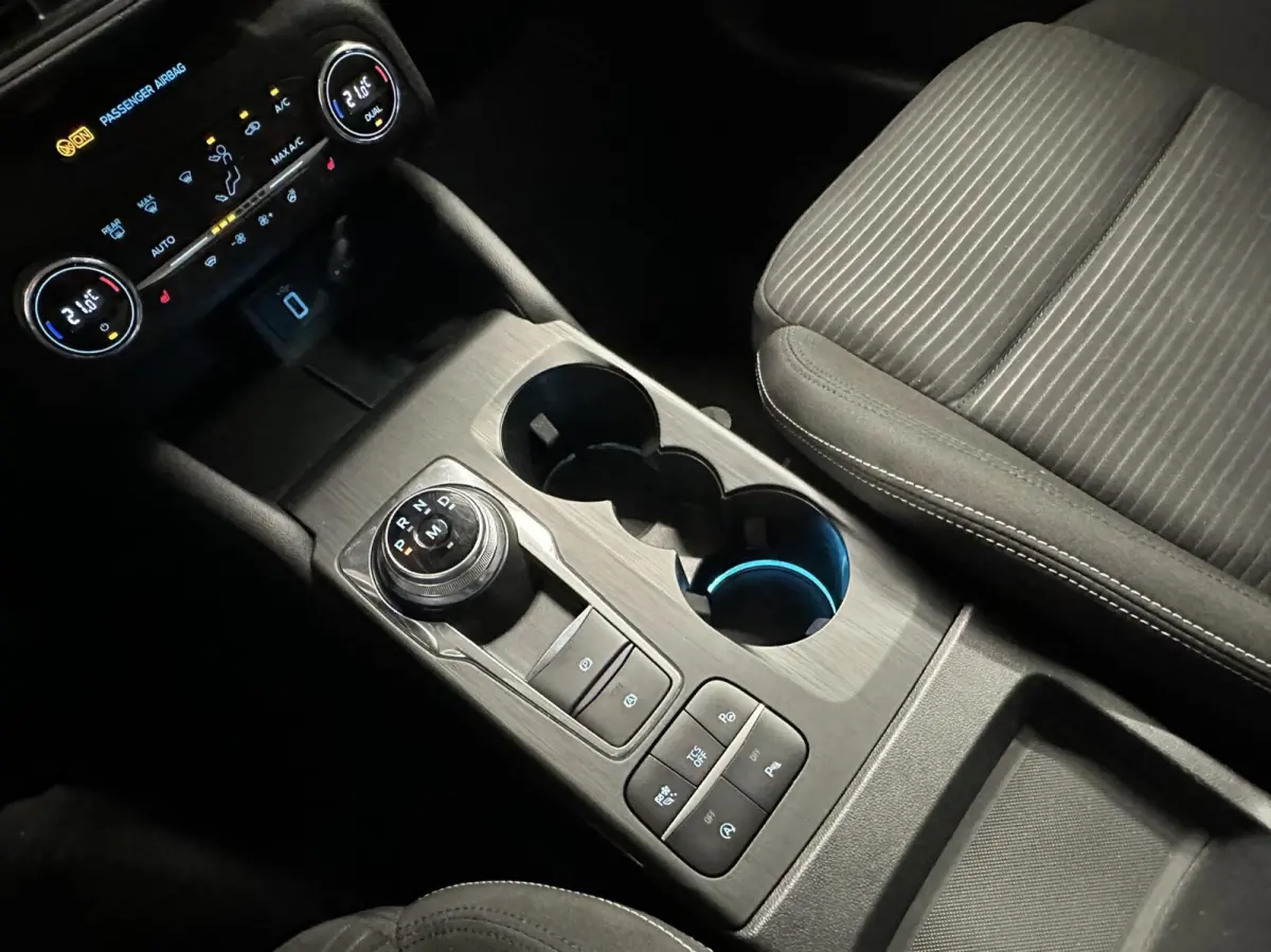 1.5 EcoBlue Business NAVI CARPLAY CRUISE ECC STOEL/STUUR VERWARMING.