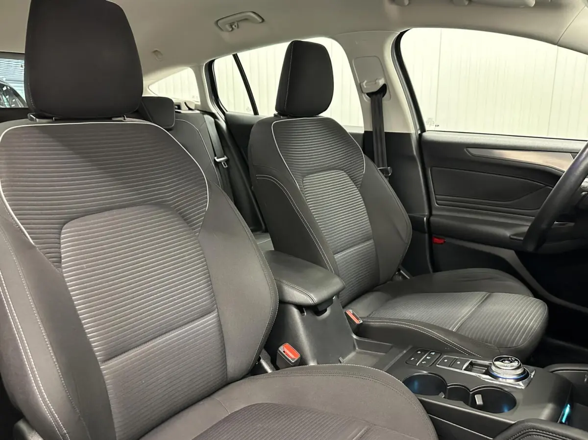 1.5 EcoBlue Business NAVI CARPLAY CRUISE ECC STOEL/STUUR VERWARMING.