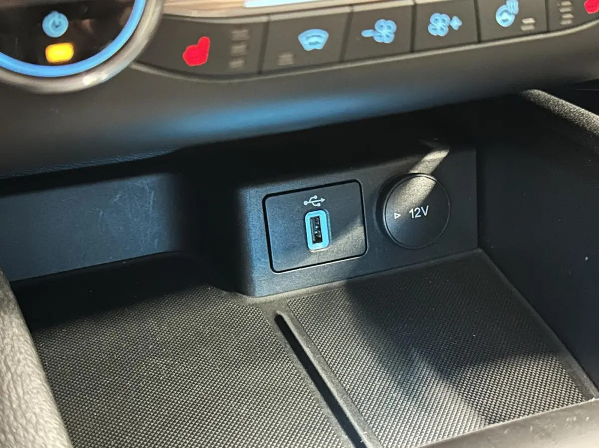 1.5 EcoBlue Business NAVI CARPLAY CRUISE ECC STOEL/STUUR VERWARMING.