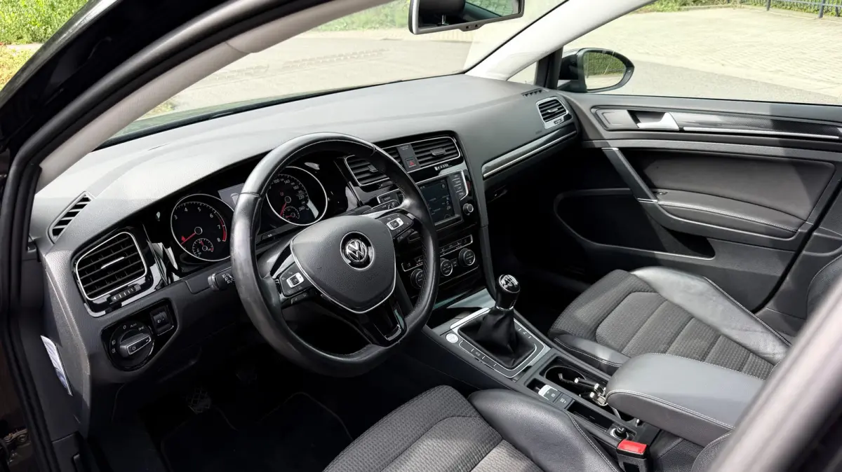 1.2 TSI R-LINE AIRCO/ECC PANOARAMDAK CAMERA LEER/STOF NAVI PDC