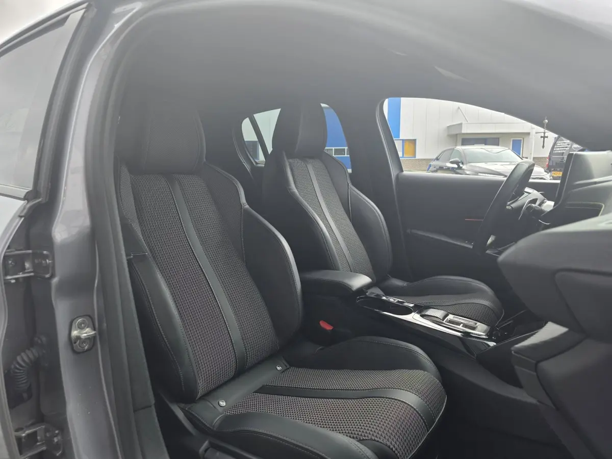 1.2 PureTech GT | ADAPTIVE | CAMERA | CARPLAY