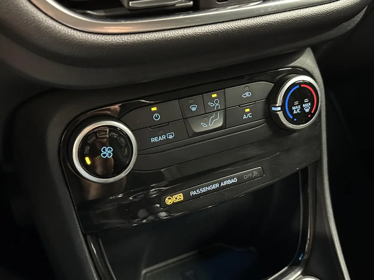 1.0 EcoBoost Titanium CRUISE NAVI CARPLAY LM.