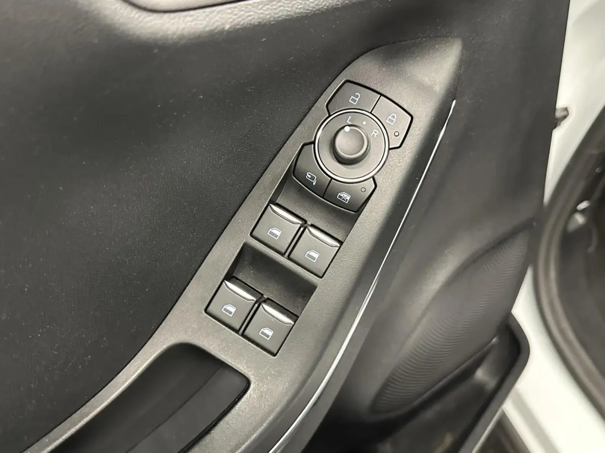 1.0 EcoBoost Titanium CRUISE NAVI CARPLAY LM.