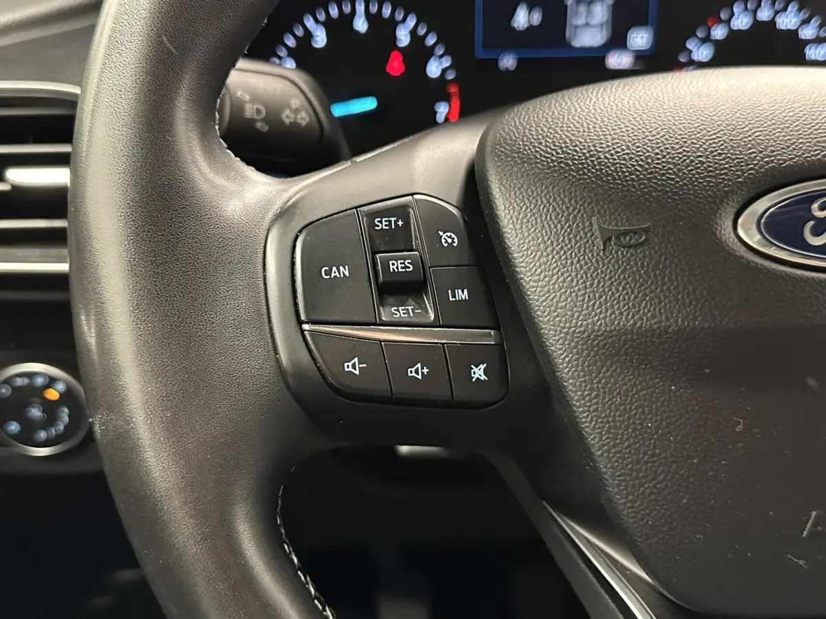 1.0 EcoBoost Titanium CRUISE NAVI CARPLAY LM.