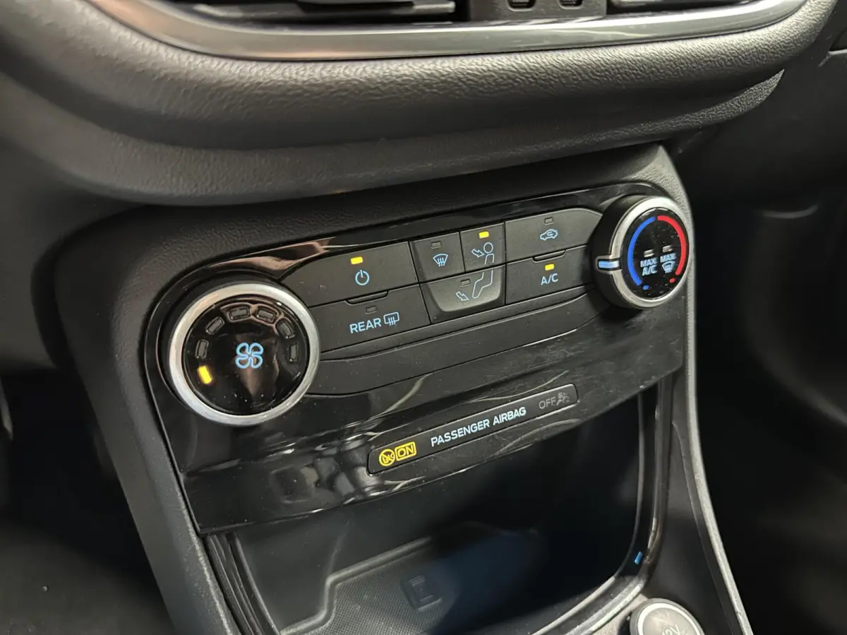 1.0 EcoBoost Titanium CRUISE NAVI CARPLAY LM.