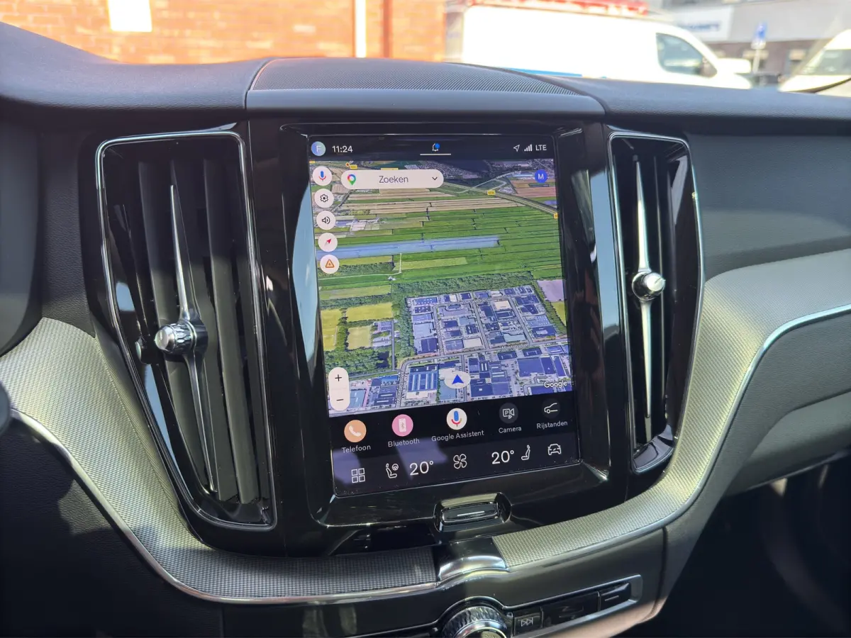 2.0 T6 Plug-in hybrid AWD Core Bright | Stuur-Stoel-en Achterbankverwarming | 20' Velgen | Cruise control adaptief | Memory seats |