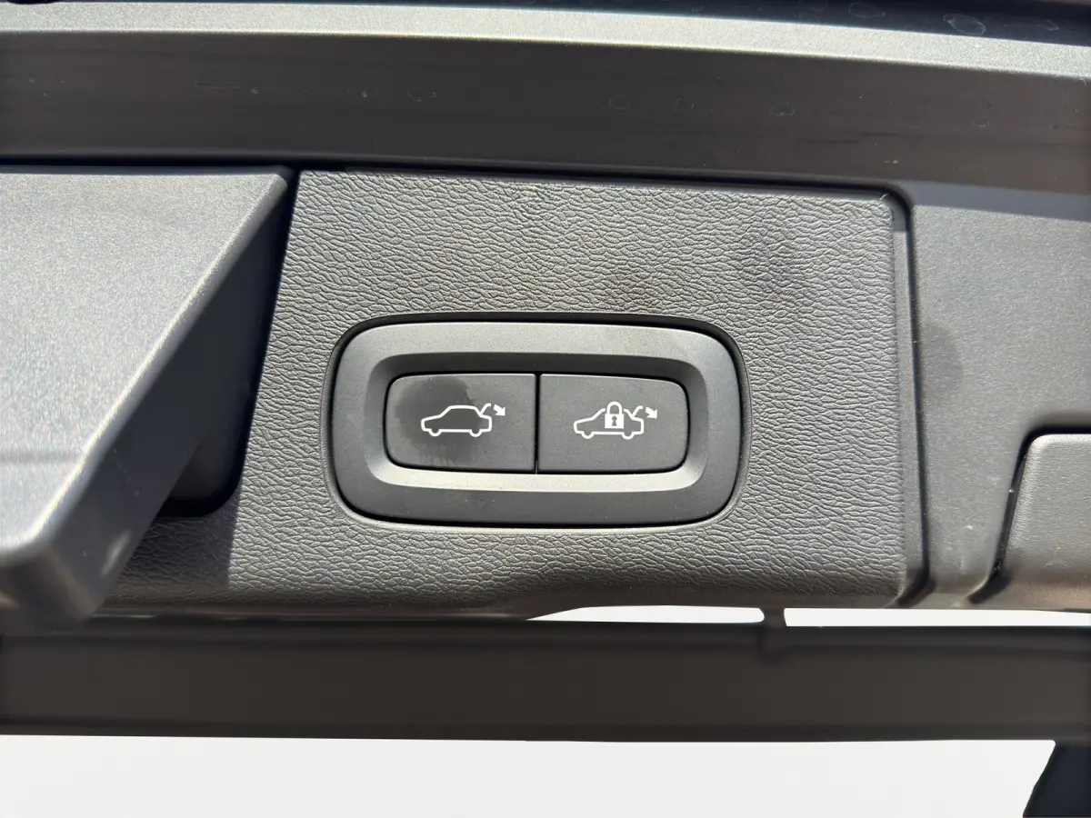 2.0 T6 Plug-in hybrid AWD Core Bright | Stuur-Stoel-en Achterbankverwarming | 20' Velgen | Cruise control adaptief | Memory seats |
