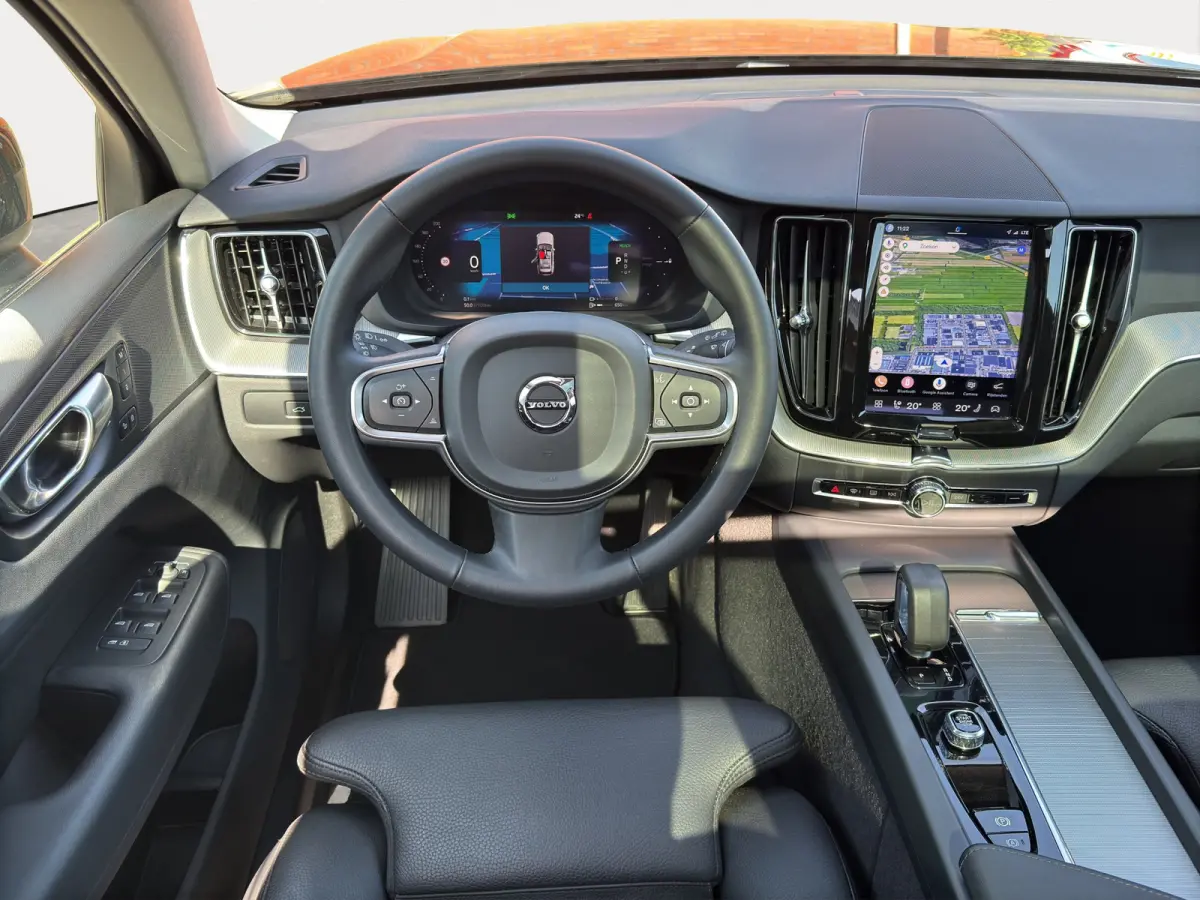 2.0 T6 Plug-in hybrid AWD Core Bright | Stuur-Stoel-en Achterbankverwarming | 20' Velgen | Cruise control adaptief | Memory seats |