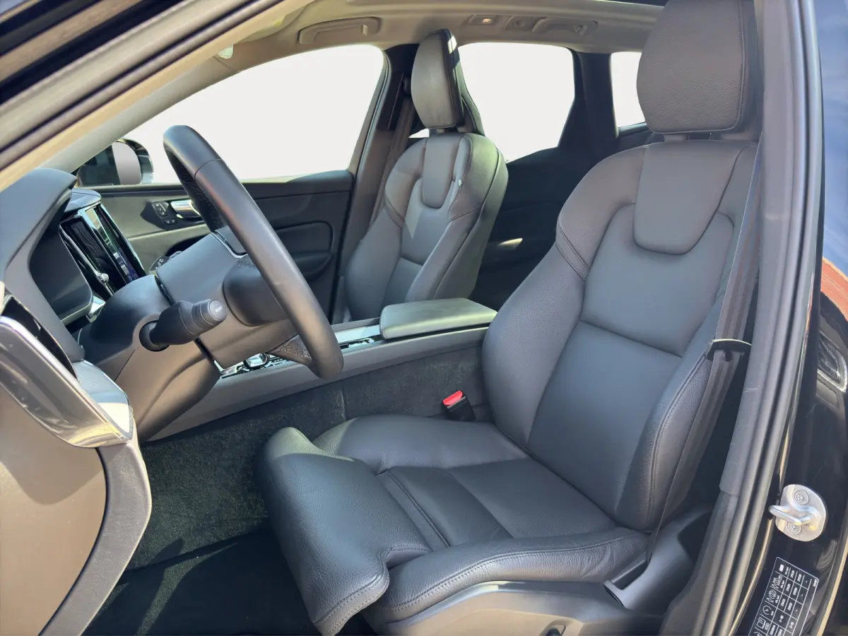 2.0 T6 Plug-in hybrid AWD Core Bright | Stuur-Stoel-en Achterbankverwarming | 20' Velgen | Cruise control adaptief | Memory seats |